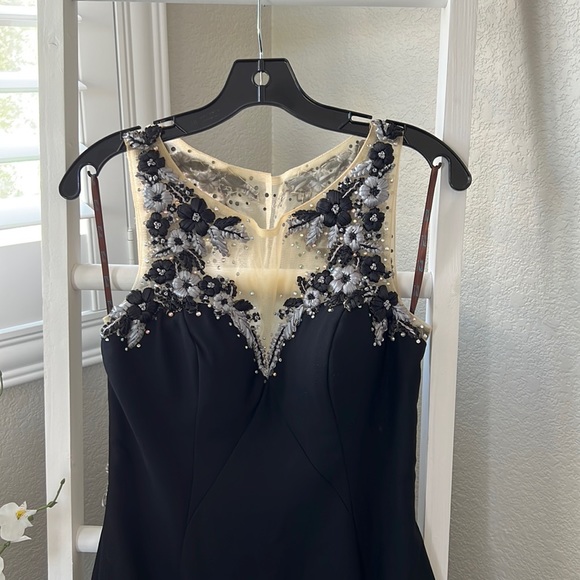 đź’›Camille La Vie gownđź’› - Picture 3 of 13